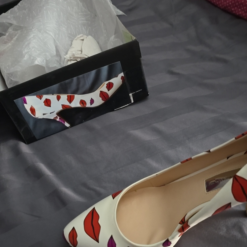 INC lips heels - Picture 4 of 4